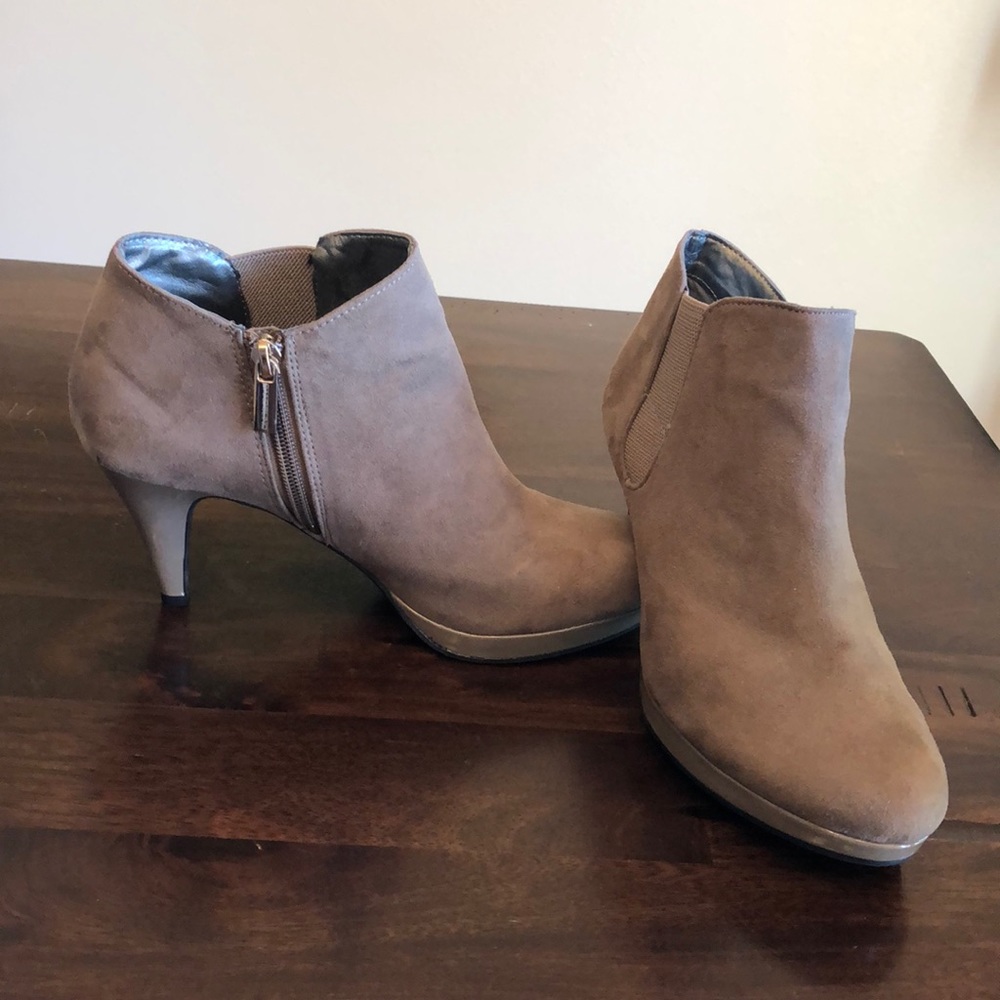 Bandolino Women’s Suede  Ankle Boots